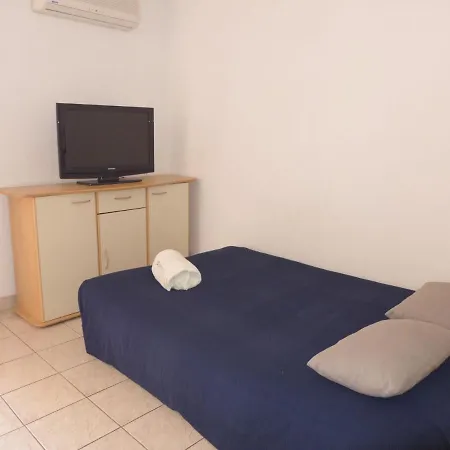 아파트 Les Caroubiers-2 By Interhome *